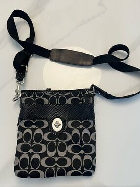 Vintage y2k Coach Black & Gray Signature Crossbody Bag with Turnlock